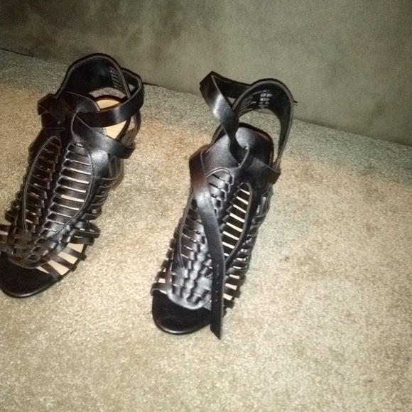 High heels - Picture 4 of 4